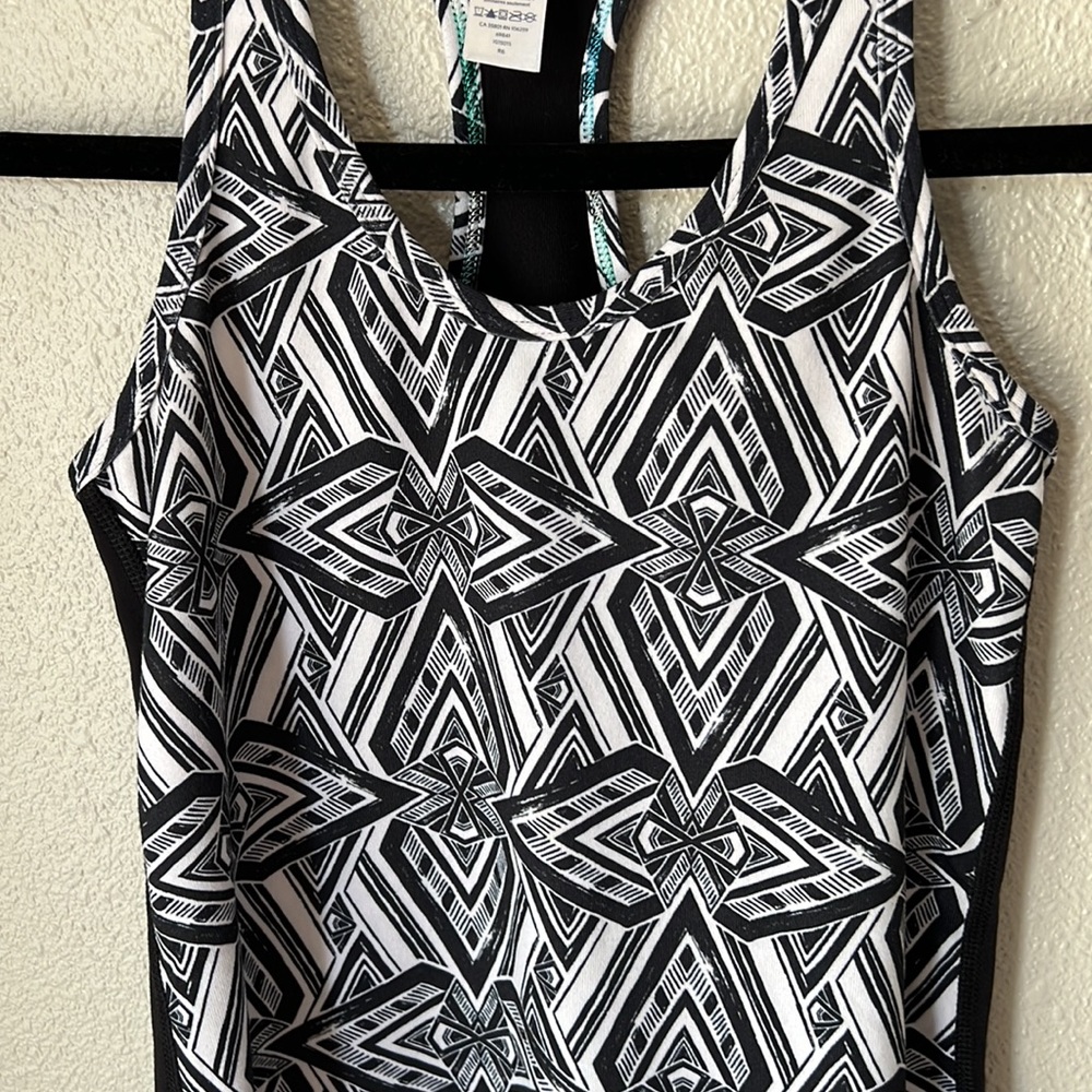 Ivivva Tank Top Girls Black and White Geometric Print Athletic Girls Size 12 - Picture 4 of 8